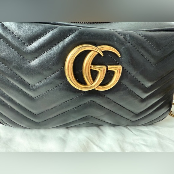 Gucci Small Marmont Camera Bag - Picture 4 of 16
